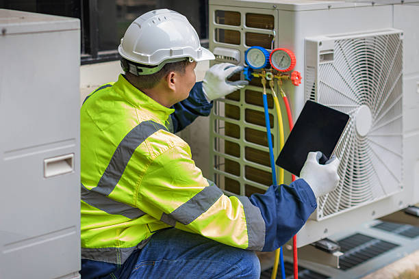 Professional Hvac technician working in Arcola, IL
